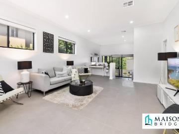 Near New 4 Bedroom Duplex Maison Bridge Property