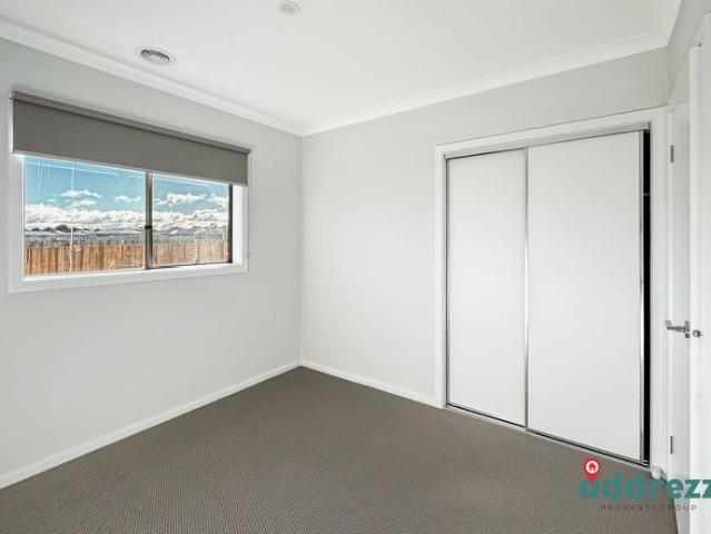 Near New 4 Bedroom Family Home in the Heart of Beveridge
