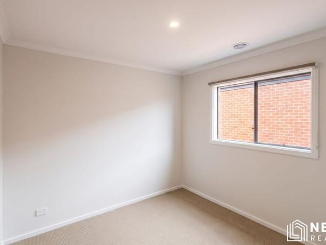 Near New 4 Bedroom Home with Alfresco & Multiple Living Areas in Clyde North