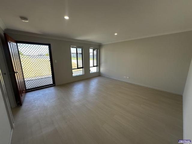Near New 4 Bedroom Home with Elevated Views – Hospital Hill