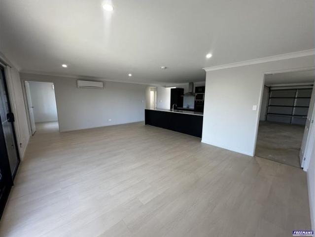Near New 4 Bedroom Home with Elevated Views Hospital Hill