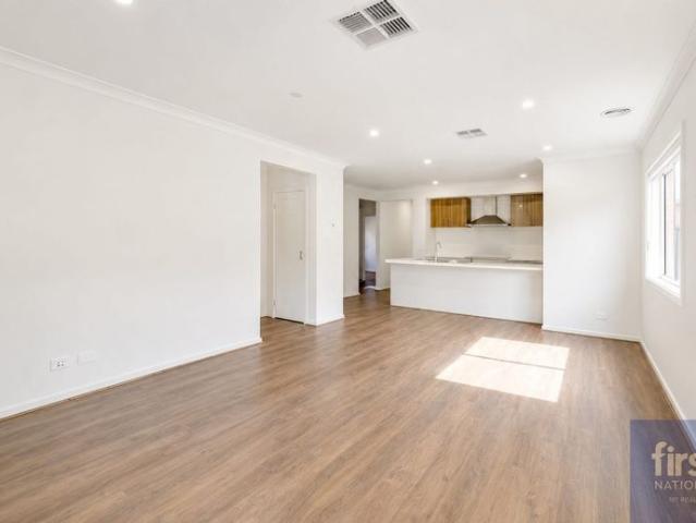 ! NEAR NEW 4 Bedroom Home with 2 Living Areas & Alfresco in Prime Tarneit Location For Rent !