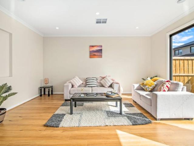 Near New 4 Bedroom Home Opposite Parks and Recreation