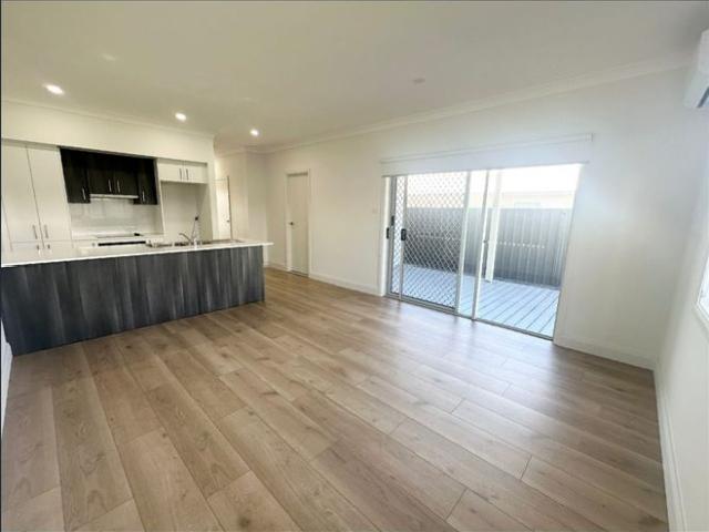Near New 4 Bedroom Townhouse in Old Bar