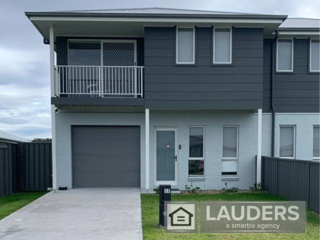 Near New 4 Bedroom Townhouse in Old Bar