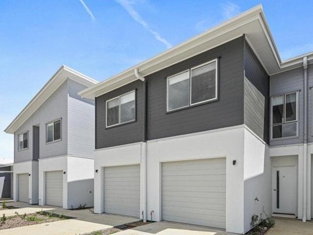 NEAR NEW 4 BEDROOM UNIT