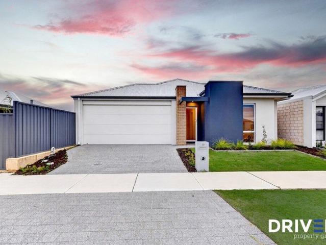 NEAR NEW 4x2 FAMILY LIVING HOME WITH THEATRE & DUCTED A/C IN MAHALA ESTATE