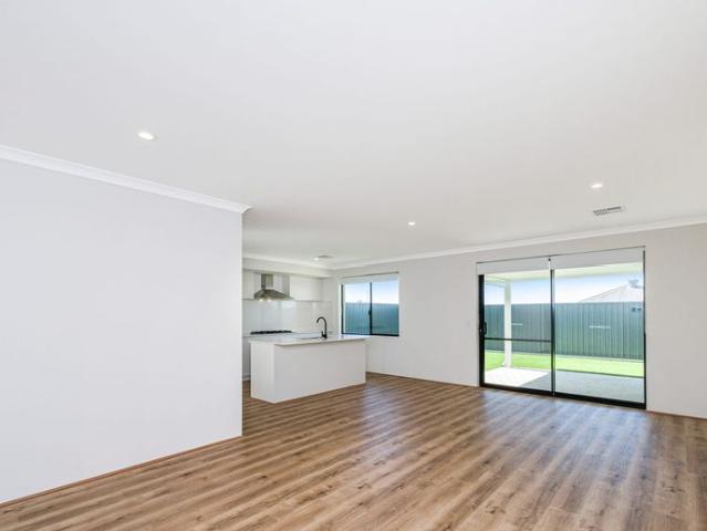 Near New 4x2 Home with Theatre, Air Conditioning & Solar