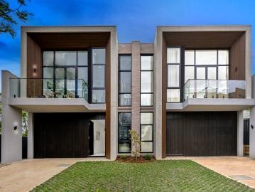 Near New 5 Bedroom Double Brick Duplex in Prestigious Eastwood Setting