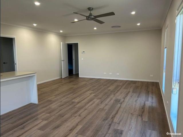 Near New 5 Bedroom with Ducted Air Con!