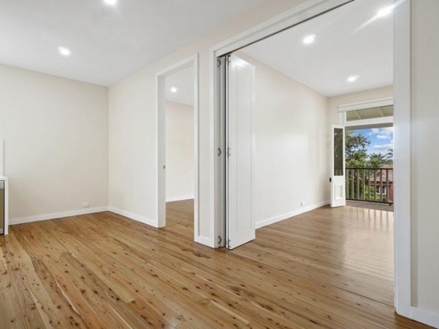 Near new 1 bedroom apartment in block of 8
