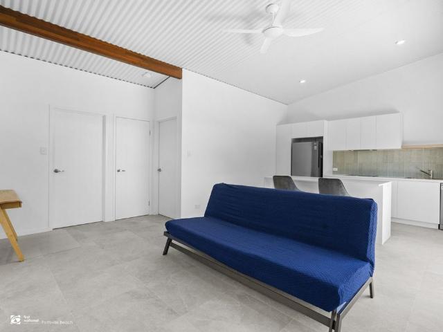 Near New 1 Bedroom Flat With Utilities Included