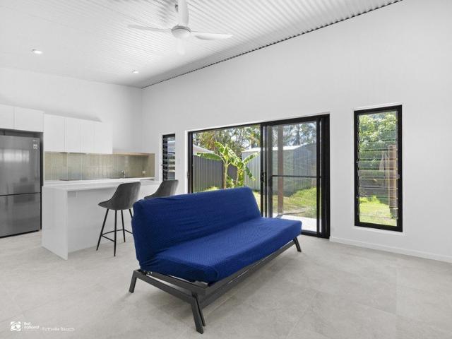 Near New 1 Bedroom Flat With Utilities Included