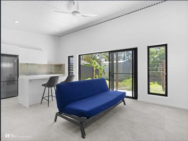 Near New 1 Bedroom Flat With Utilities Included