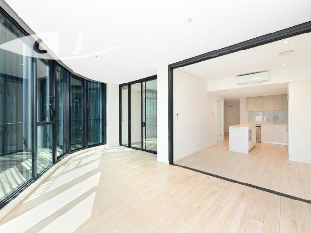 Near New 1 Bedroom Plus Study