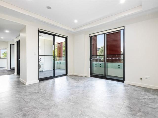Near New 1 Bedroom with Study Room.