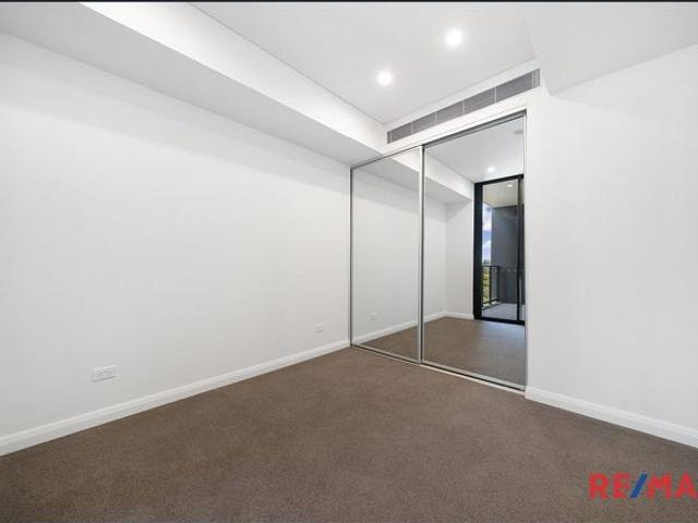 Near new 1bed APT at howground Metro Station and the Showground Village Hub