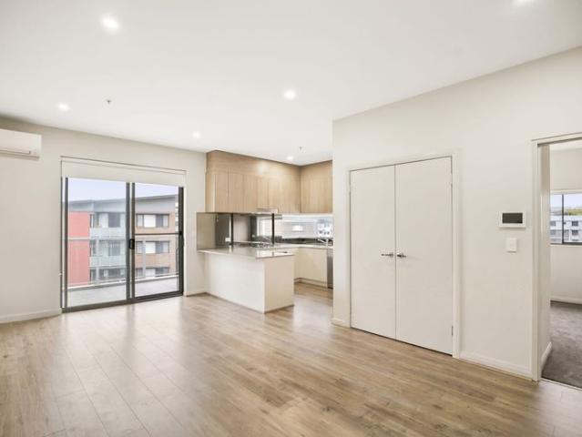 Near New 2 Bed, 2 Bath with Large Balcony Walk to Toongabbie Station
