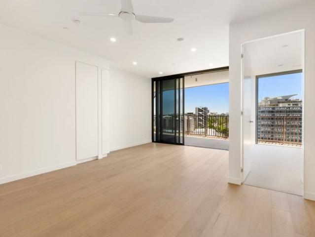 NEAR NEW 2 BED APARTMENT!