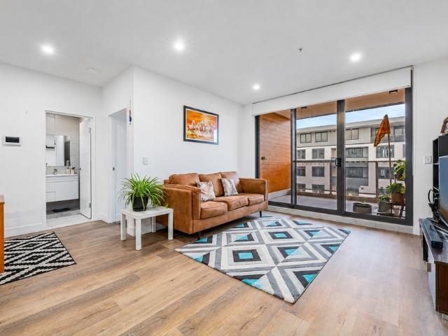 Near New 2 Bedroom 2 bathroom Apartment
