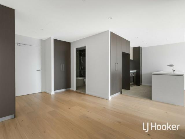 Near new 2 Bedroom Available Now!