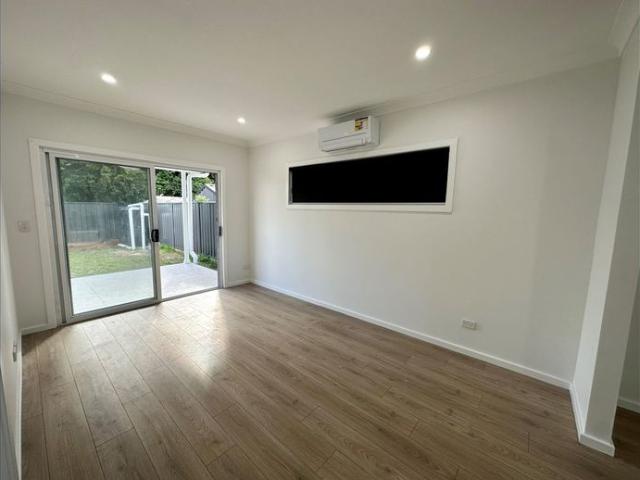 NEAR NEW 2 BEDROOM GRANNY FLAT!