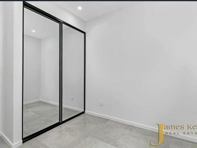 Near New 2 Bedroom Granny Flat with High End Finishes! Water, Electricity & Gas Included AVAILABLE NOW!