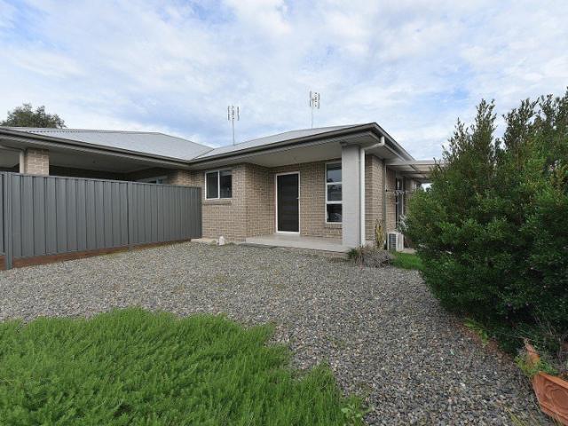 Near New 2 Bedroom Duplex with Modern Comfort