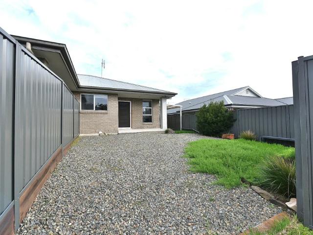 Near New 2 Bedroom Duplex with Modern Comfort