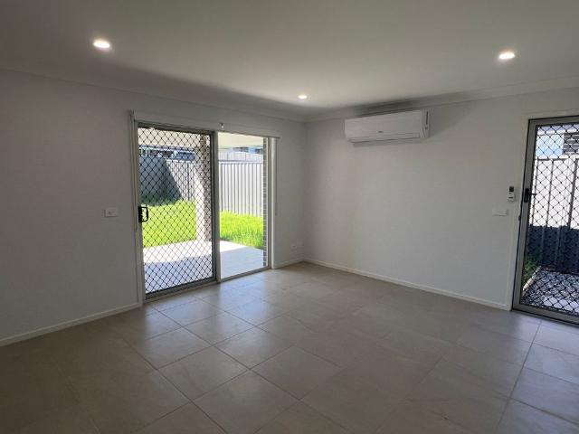 NEAR NEW 2 BEDROOM DUPLEX