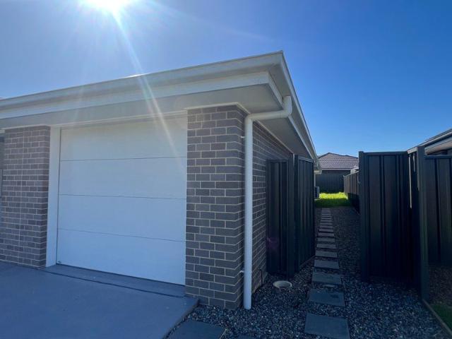NEAR NEW 2 BEDROOM DUPLEX