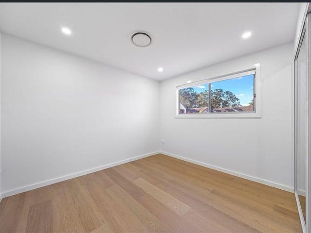 Near New 2 Bedroom Townhouse in a Thriving Suburb!