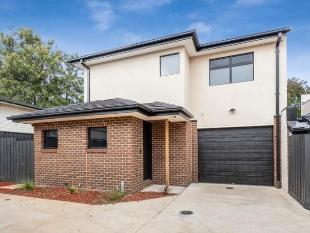Near new 2 bedroom townhouse!