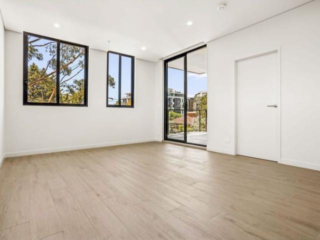 NEAR NEW 2 BEDROOM UNIT!