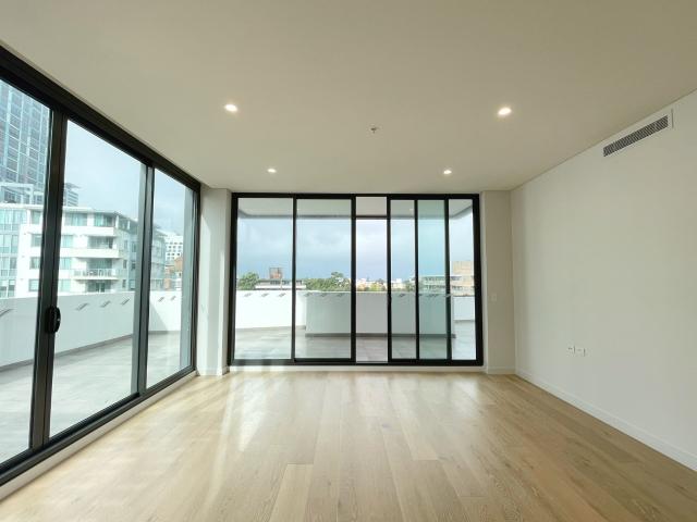 Near NEW 2BED APARTMENTS& Break Taking View & Secure Car Space & The Best Location in Chatswood