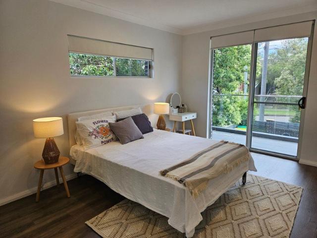 Near New 3/4 Bedrooms Duplex