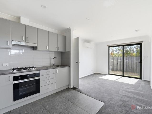 NEAR NEW 3 BEDROOM, 2 BATHROOM UNIT IN QUIET CUL DE SAC