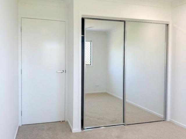 NEAR NEW 3 BEDROOM 2 BATHROOM FULLY DUCTED AIRCON