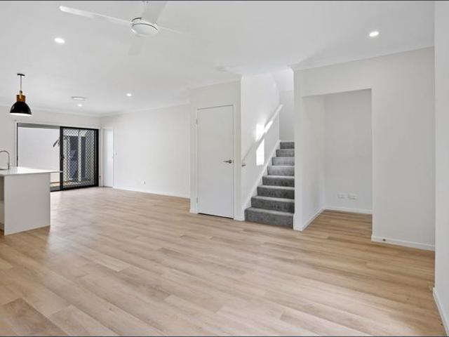 NEAR NEW 3 BEDROOM HOME IN MAYFAIR ESTATE