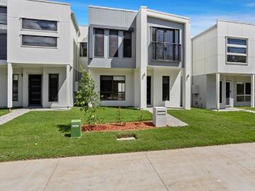 NEAR NEW 3 BEDROOM HOME IN MAYFAIR ESTATE