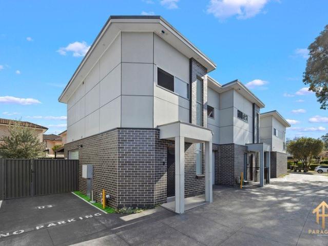 Near New 3 Bedroom Townhouse Modern Living in the Heart of Lurnea