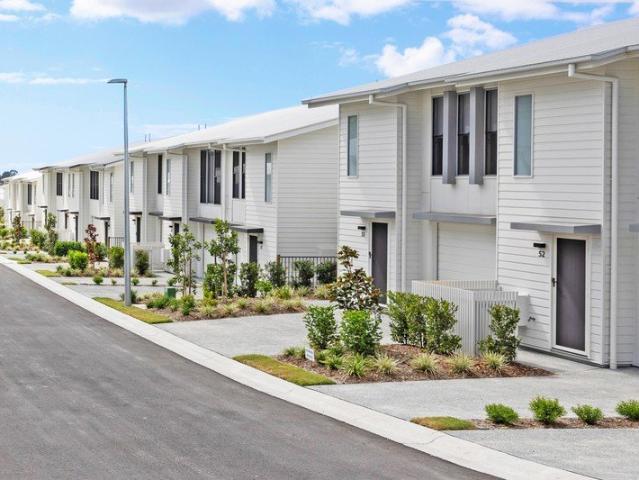 Near new 3 bedroom townhouse at 'The Ridge Residences' in Coomera