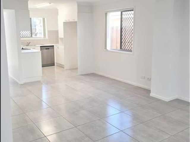 NEAR NEW 3 BEDROOM TOWNHOUSE, AVAILABLE NOW INSPECTIONS BY APPOINTMENT