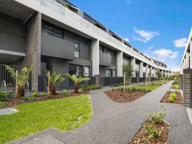 Near New 3 Bedroom Townhouse Ready to move in