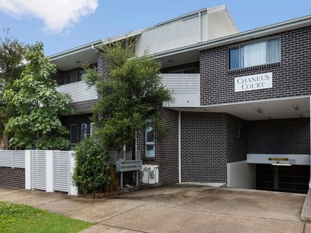 Near New 3 Large Bedrooms Plus Study Modern Townhouse Total Arears at 235 Square Meters