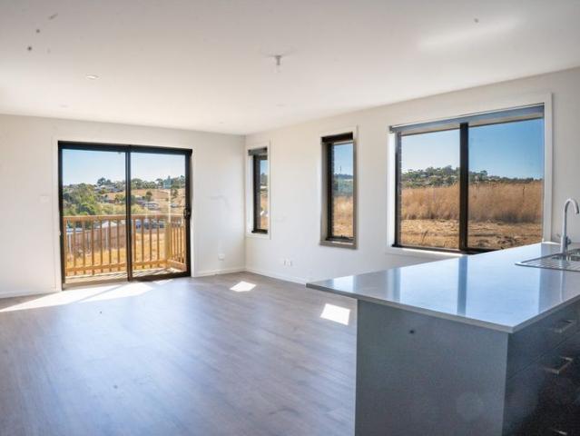 Near New Three bedroom unit