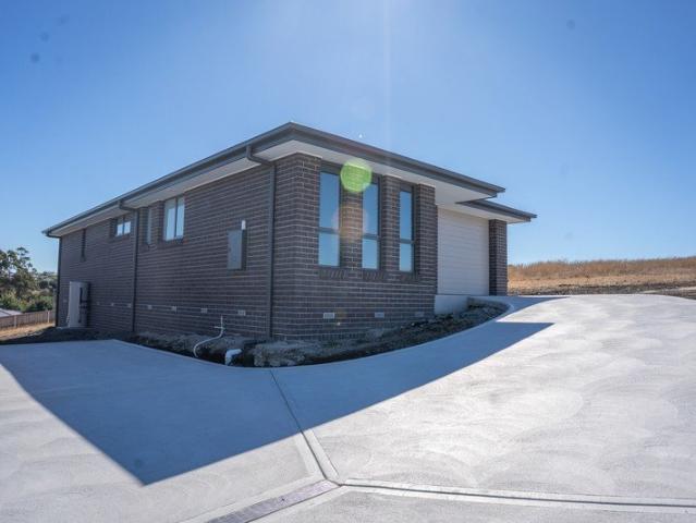 Near New Three bedroom unit
