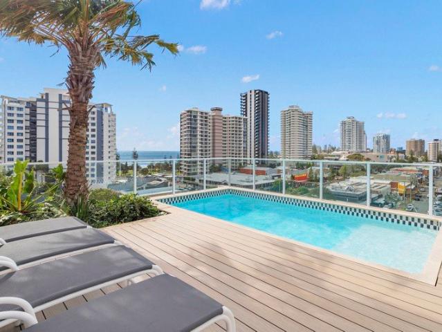 Near new, top floor apartment with ocean views