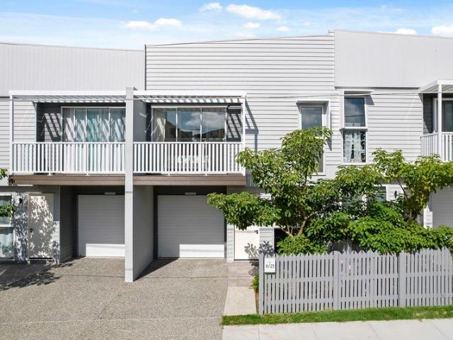 Near New Townhouse in Boutique Complex