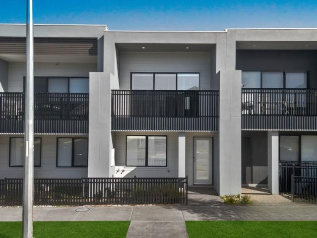 Near New Townhouse in Great location